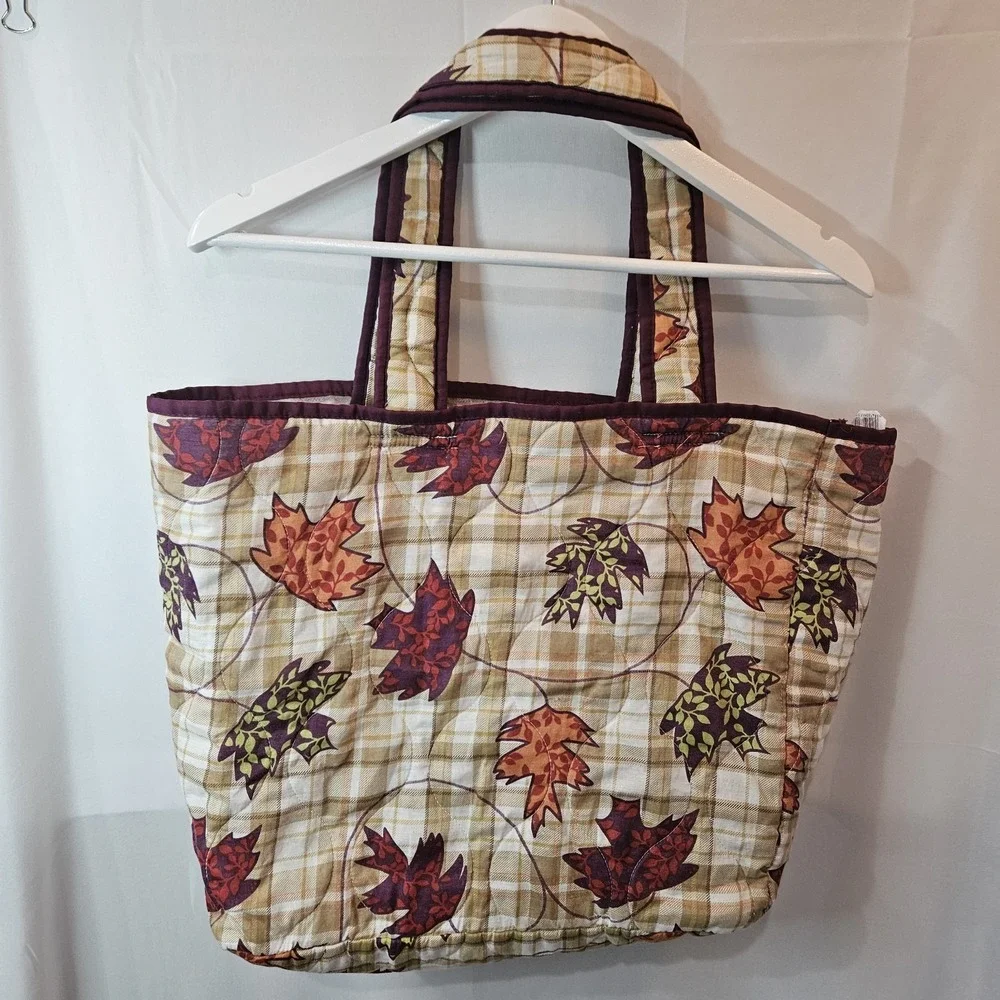 Better Homes And Garden Tote Maple Leaf Fall Quilted Exterior Shoulder Straps - Picture 2 of 7
